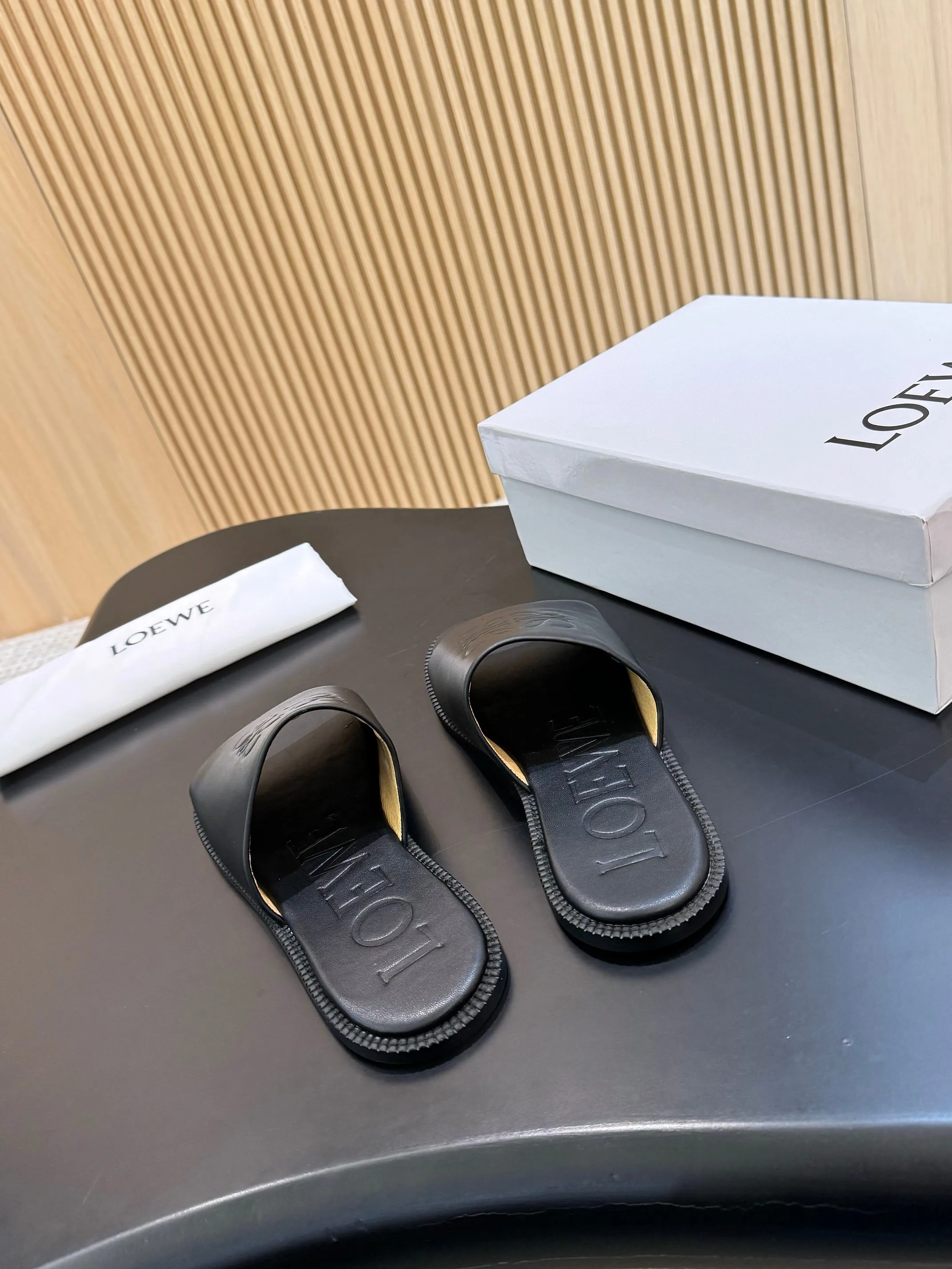 💕💕Factory direct selling price p340💕💕 Genuine leather base +40 LOEWE 25th spring and summer new style, same style for men and women, six colors to choose from. Code number:35-45